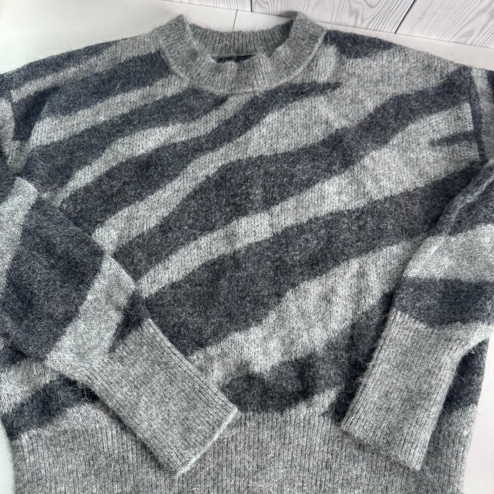 Banana Republic Zebra Gray Sweater Soft Alpaca Blend Size Medium